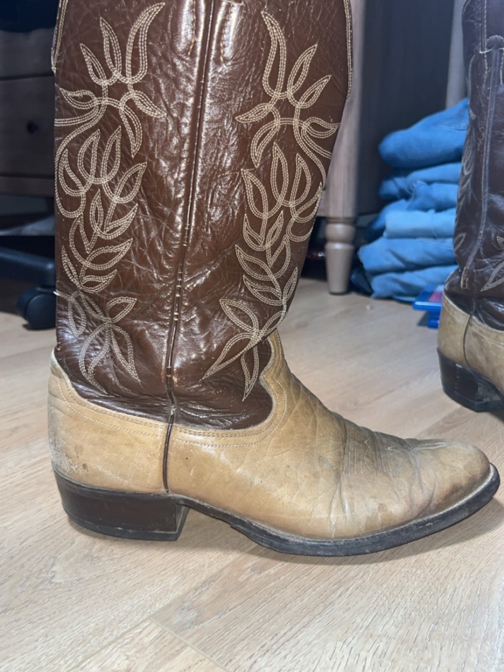 Men’s Justin Boots Two-Tone Brown and Tan Western Cowboy Boots - Picture 3 of 12